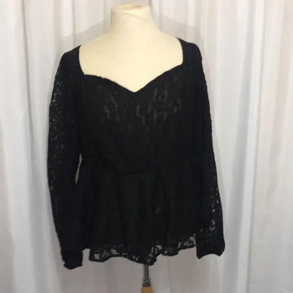NWT Torrid Peplum Lace Puff Sleeve Top - Picture 4 of 9
